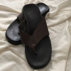Naturalizer brown flip flops